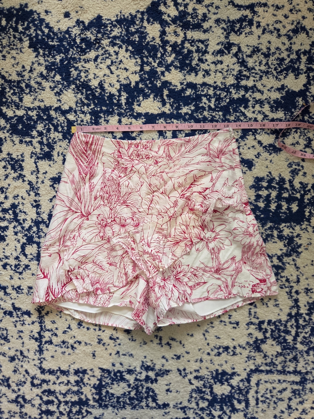 Express High Waist Floral Print Shorts - White & Pink - Picture 3 of 4
